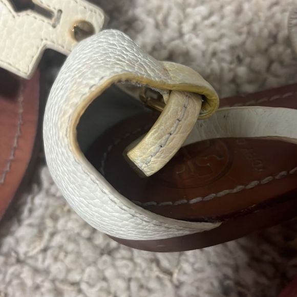 Gently used Tory Burch ivory phoebe flat sandals size 7.5 - Picture 5 of 6